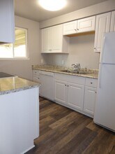 117 Kermanshah St in Roseburg, OR - Building Photo - Building Photo