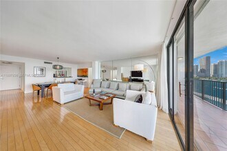 801 N Venetian Dr in Miami Beach, FL - Building Photo - Building Photo