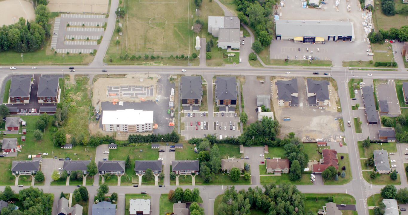 1019 De La Visitation St in St-Charles-Borromée, QC - Building Photo