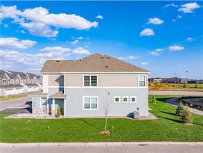 1920 Prospect Ln in Carver, MN - Foto de edificio - Building Photo