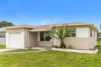 2623 Mayo St in Hollywood, FL - Building Photo - Building Photo