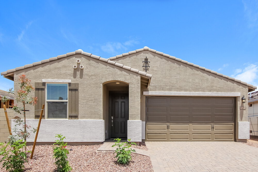 17294 W Running Deer Trl in Surprise, AZ - Building Photo