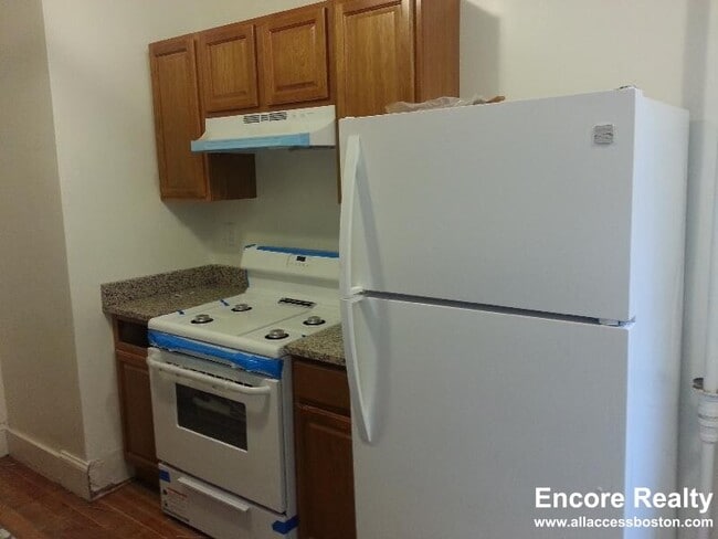 1615 Commonwealth Ave, Unit 14 in Boston, MA - Building Photo - Building Photo