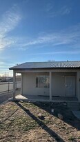 703 N 5th St in Belen, NM - Building Photo
