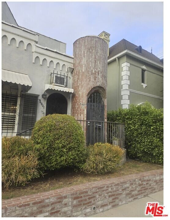 6407 Orange St in Los Angeles, CA - Building Photo
