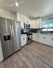 1528 1/2 W 36th Pl in Los Angeles, CA - Foto de edificio - Building Photo