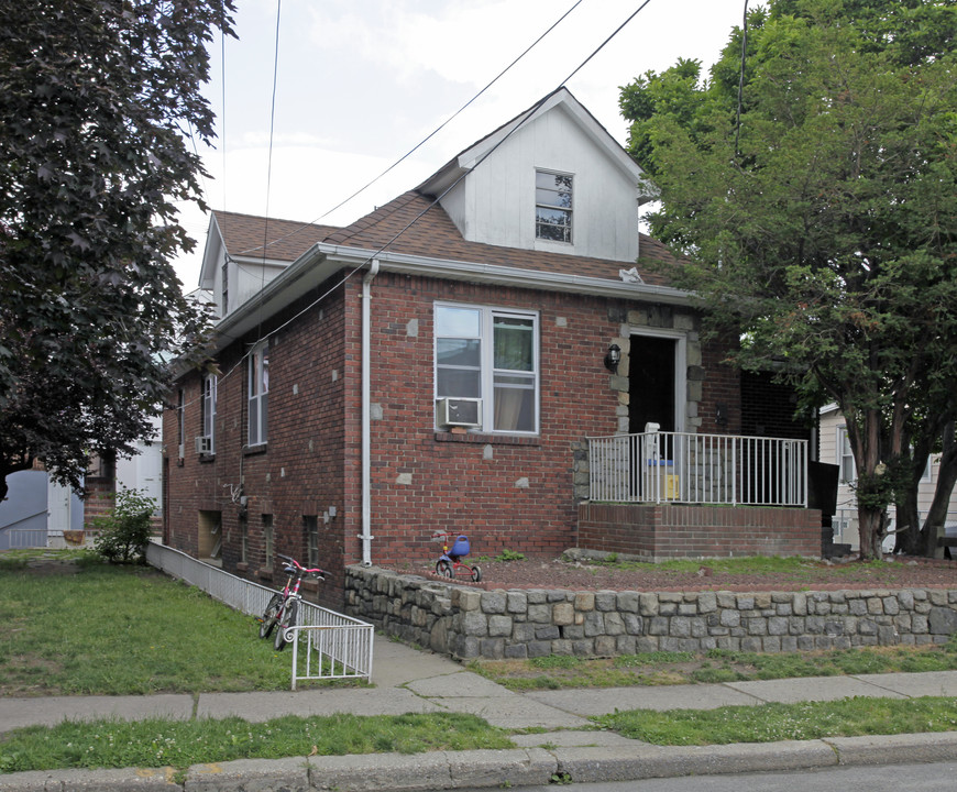 568 Villa Ave in Staten Island, NY - Building Photo