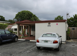 1811 N Dixie Hwy in Fort Lauderdale, FL - Building Photo - Building Photo