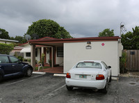 1811 N Dixie Hwy in Fort Lauderdale, FL - Foto de edificio - Building Photo