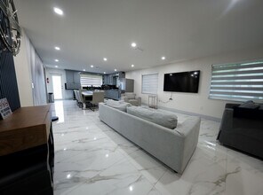 1228 NE 89th St in Miami, FL - Building Photo - Building Photo