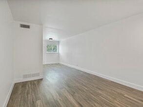 The WestFort Broadway in San Antonio, TX - Building Photo - Building Photo