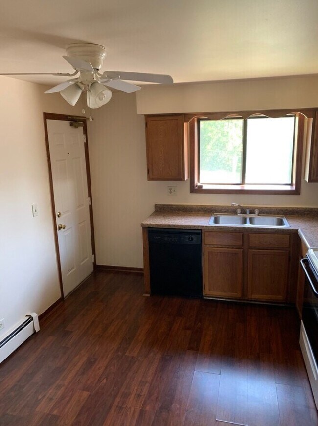 1200 Whispering Hills Ct in Naperville, IL - Building Photo - Building Photo