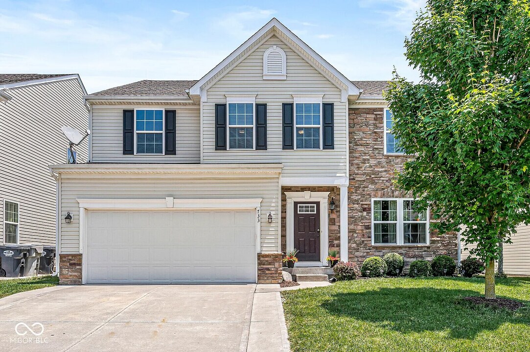 733 Reunion Ln in Greenwood, IN - Building Photo