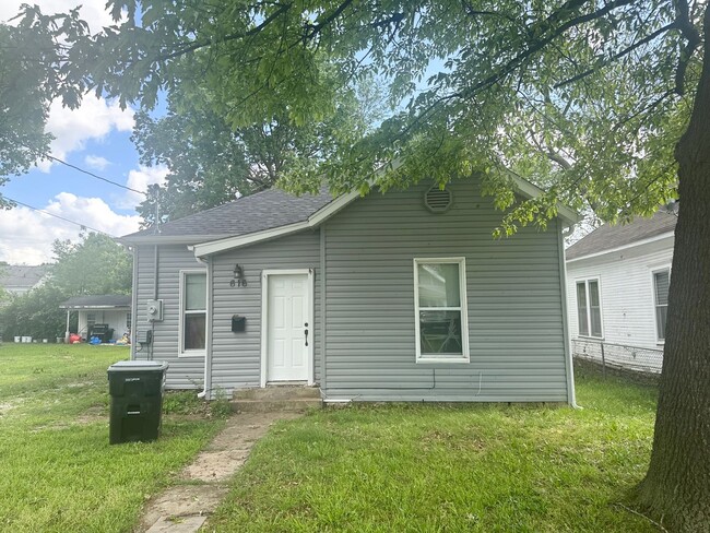 property at 616 W Webster St