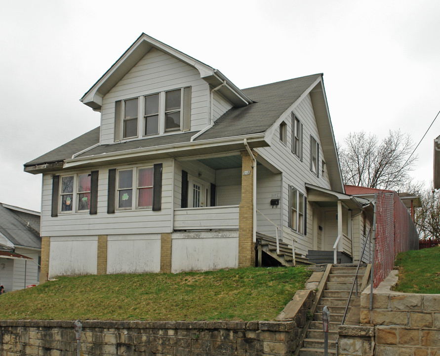 218 Woodlawn Ave in Beckley, WV - Building Photo