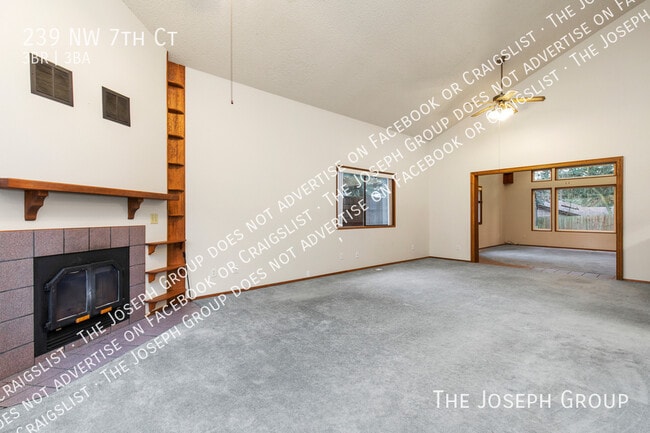239 NW 7th Ct in Oak Harbor, WA - Building Photo - Building Photo
