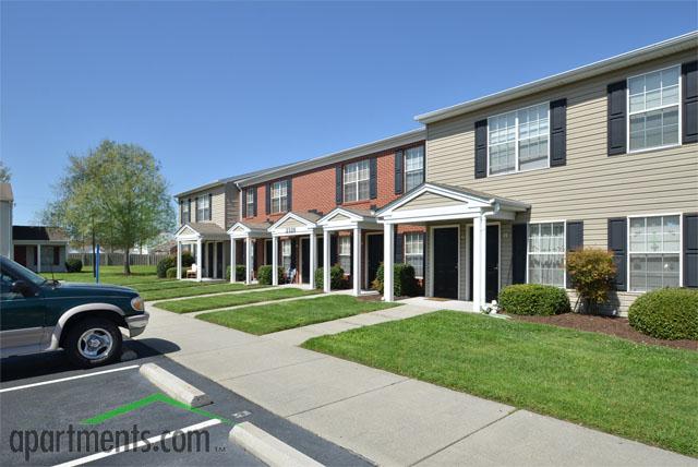 Victory Village in Portsmouth, VA - Building Photo