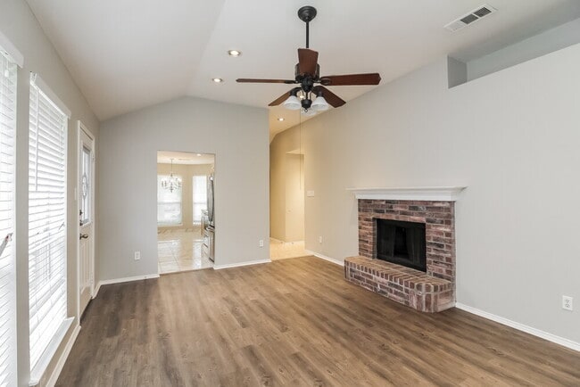 13911 Creek Crossing Dr in Dallas, TX - Building Photo - Building Photo