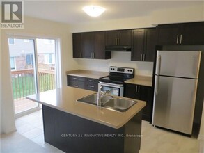 2462 Steeplechase St in Oshawa, ON - Building Photo - Building Photo