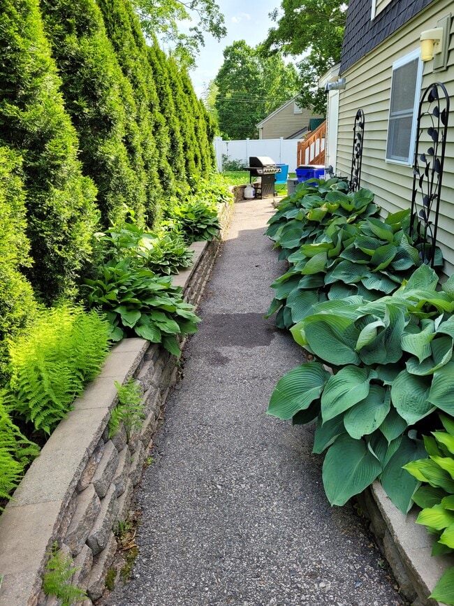 23 Highland St, Unit Apt in Exeter, NH - Foto de edificio - Building Photo