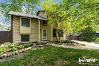 4022 Hazelett Dr in Waterford Township, MI - Building Photo - Building Photo