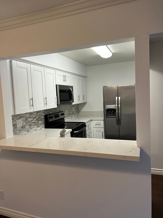 1375 Caminito Gabaldon, Unit F in San Diego, CA - Foto de edificio - Building Photo