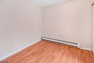 77 Swartswood Rd in Newton, NJ - Foto de edificio - Building Photo