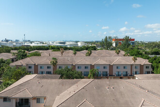 Village East in Fort Lauderdale, FL - Building Photo - Building Photo