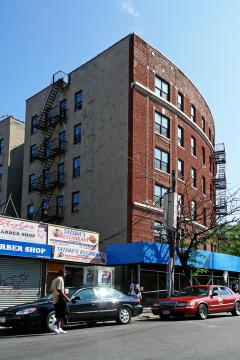 65 Featherbed Ln in Bronx, NY - Foto de edificio