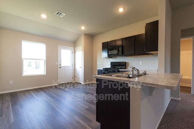 495 SE 7th Pl in Newcastle, OK - Building Photo - Building Photo