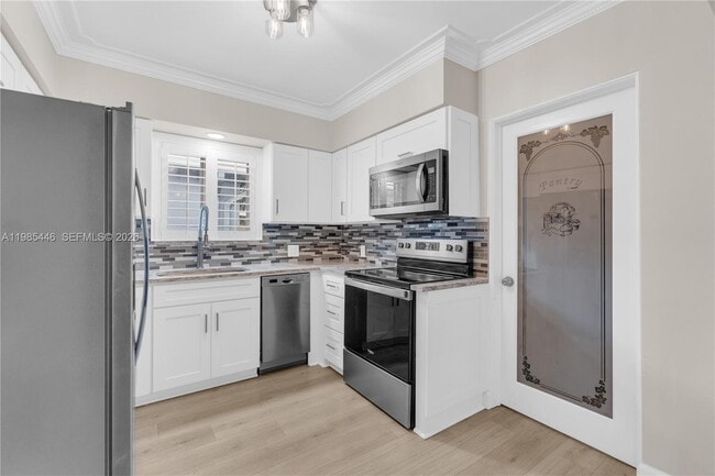 211 SE 1st Ter in Dania Beach, FL - Foto de edificio - Building Photo