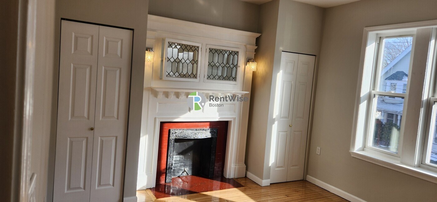 4 Farrington Ave in Boston, MA - Building Photo