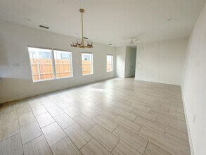 424 Deer Path Lp in Laredo, TX - Building Photo - Building Photo