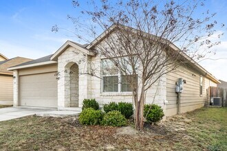 8850 Belgian Falls in San Antonio, TX - Foto de edificio - Building Photo
