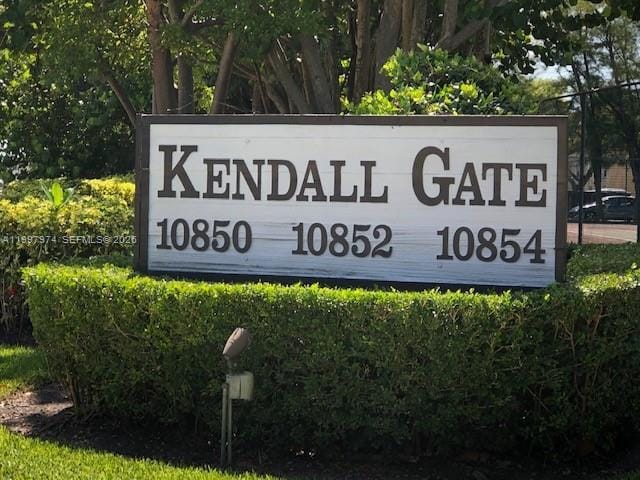 10854 N Kendall Dr in Miami, FL - Building Photo - Building Photo