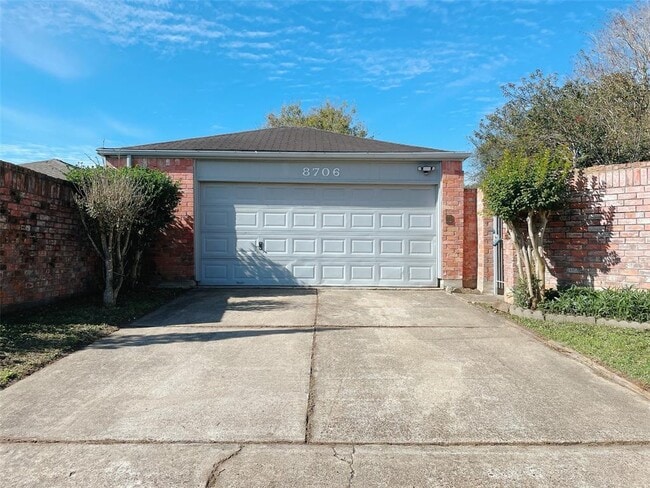 8706 Brummel Dr in Houston, TX - Building Photo - Building Photo