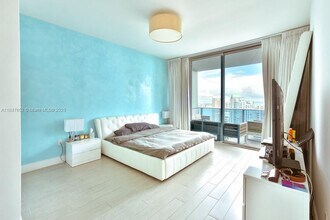 200 Biscayne Boulevard Way, Unit 4407 in Miami, FL - Foto de edificio - Building Photo