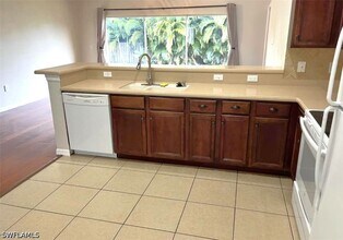 8334 Robin Rd in Ft. Myers, FL - Building Photo - Building Photo