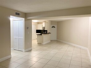 6288 NW 186th St, Unit XXX in Hialeah, FL - Building Photo - Building Photo