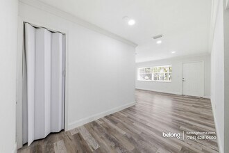 980 NW 200th Terrace in Miami, FL - Building Photo - Building Photo