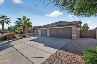8611 W Alex Ave in Peoria, AZ - Foto de edificio - Building Photo