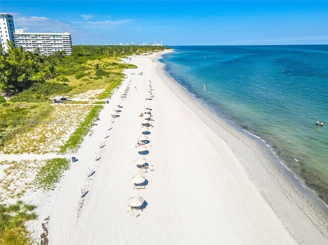 251 Crandon Blvd in Key Biscayne, FL - Building Photo - Building Photo