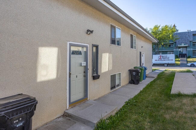 316A Southampton Dr SW in Calgary, AB - Building Photo - Building Photo