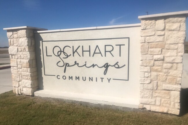 Lockhart Springs in Lockhart, TX - Foto de edificio - Building Photo