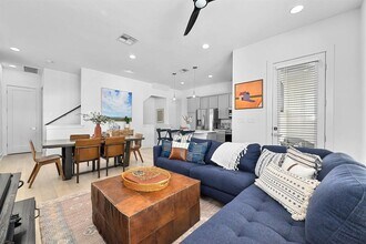 2050 Lohmans Spur Rd in Lakeway, TX - Building Photo - Building Photo