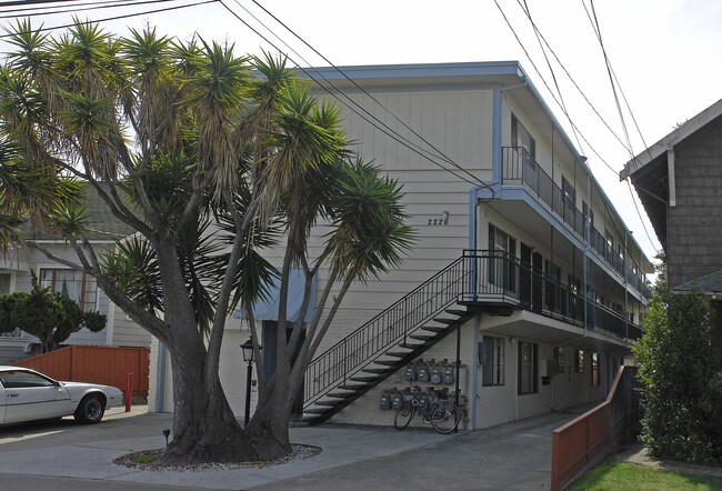 2226 San Antonio Ave in Alameda, CA - Foto de edificio - Building Photo