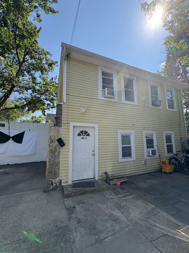 property at 1006 Summerfield Ave