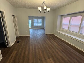 Completely renovated 2BR/1BA single family home minutes from Downtown Indy! in Indianapolis, IN - Building Photo - Building Photo