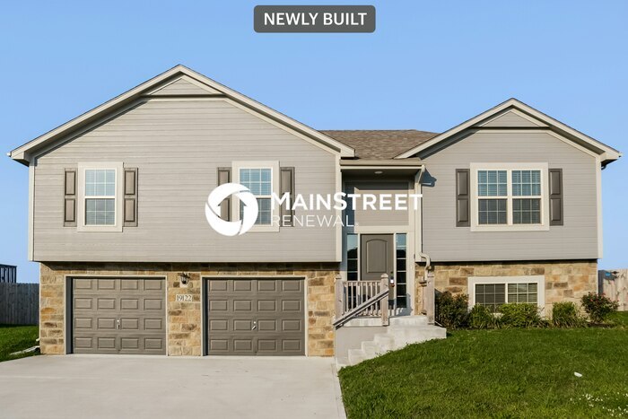 19122 Corbyn Ln in Smithville, MO - Building Photo