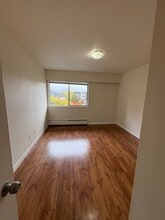 6570-6570 Burlington Ave in Burnaby, BC - Building Photo - Building Photo